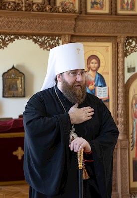 Митрополит Игнатий наградил сотрудниц Саратовского епархиального управления и СПДС юбилейными знаками