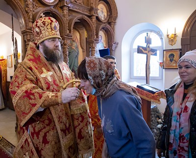 Митрополит Игнатий совершил Божественную литургию в храме святых бессребреников и чудотворцев Космы и Дамиана г. Саратова