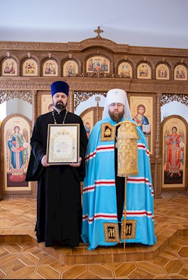 Митрополит Игнатий вручил Архиерейские грамоты сотрудникам епархиального управления