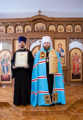 Митрополит Игнатий вручил Архиерейские грамоты сотрудникам епархиального управления