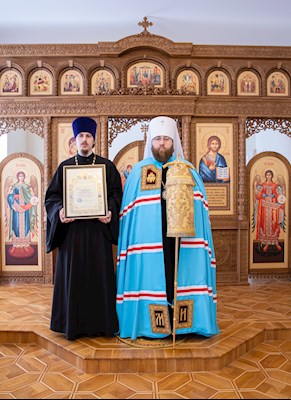 Митрополит Игнатий вручил Архиерейские грамоты сотрудникам епархиального управления