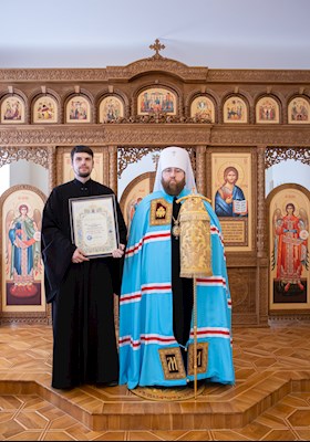 Митрополит Игнатий вручил Архиерейские грамоты сотрудникам епархиального управления