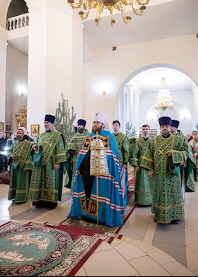 Митрополит Игнатий совершил Божественную литургию в кафедральном соборе Живоначальной Троицы г. Вольска