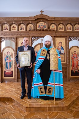 Митрополит Игнатий вручил Архиерейские грамоты сотрудникам епархиального управления
