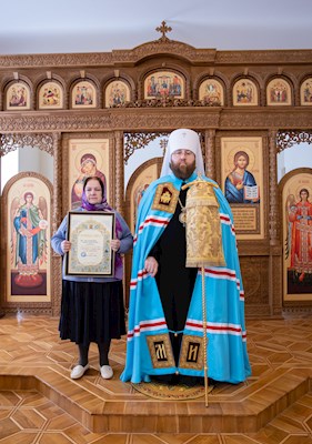 Митрополит Игнатий вручил Архиерейские грамоты сотрудникам епархиального управления