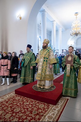 Митрополит Игнатий совершил Божественную литургию в кафедральном соборе Живоначальной Троицы г. Вольска
