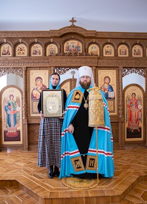 Митрополит Игнатий вручил Архиерейские грамоты сотрудникам епархиального управления