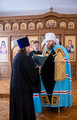 Митрополит Игнатий вручил Архиерейские грамоты сотрудникам епархиального управления