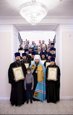 Митрополит Игнатий вручил Архиерейские грамоты сотрудникам епархиального управления