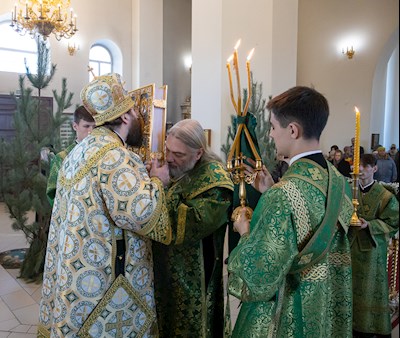 Митрополит Игнатий совершил Божественную литургию в кафедральном соборе Живоначальной Троицы г. Вольска