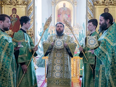 Митрополит Игнатий совершил Божественную литургию в кафедральном соборе Живоначальной Троицы г. Вольска