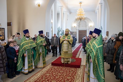 Митрополит Игнатий совершил Божественную литургию в кафедральном соборе Живоначальной Троицы г. Вольска