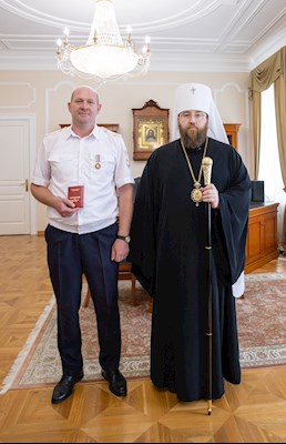 Митрополит Игнатий вручил награды сотрудникам ГИБДД