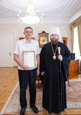 Митрополит Игнатий вручил награды сотрудникам ГИБДД