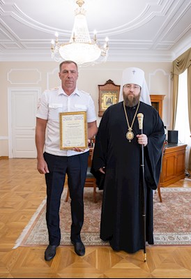 Митрополит Игнатий вручил награды сотрудникам ГИБДД