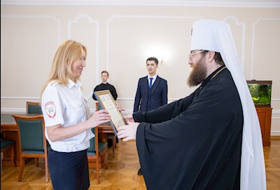 Митрополит Игнатий вручил награды сотрудникам ГИБДД