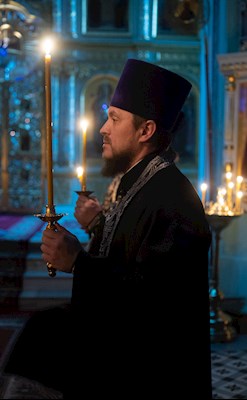 Митрополит Игнатий совершил Великое повечерие с чтением великого покаянного канона святого Андрея Критского в Свято-Духовском соборе г. Саратова