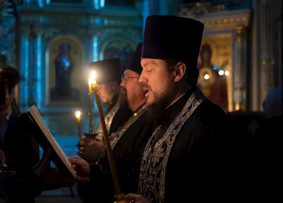 Митрополит Игнатий совершил Великое повечерие с чтением великого покаянного канона святого Андрея Критского в Свято-Духовском соборе г. Саратова