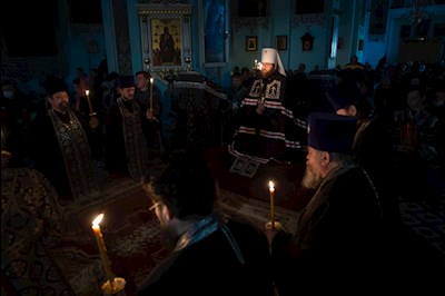 Митрополит Игнатий совершил Великое повечерие с чтением великого покаянного канона святого Андрея Критского в Свято-Духовском соборе г. Саратова