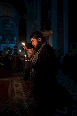 Митрополит Игнатий совершил Великое повечерие с чтением великого покаянного канона святого Андрея Критского в Свято-Духовском соборе г. Саратова