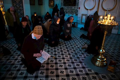 Митрополит Игнатий совершил Великое повечерие с чтением великого покаянного канона святого Андрея Критского в Свято-Духовском соборе г. Саратова
