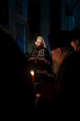 Митрополит Игнатий совершил Великое повечерие с чтением великого покаянного канона святого Андрея Критского в Свято-Духовском соборе г. Саратова