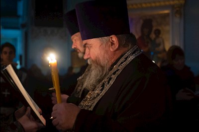 Митрополит Игнатий совершил Великое повечерие с чтением великого покаянного канона святого Андрея Критского в Свято-Духовском соборе г. Саратова