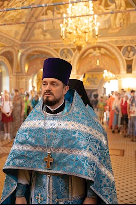Божественная литургия в Свято-Троицком кафедральном соборе г. Саратова
