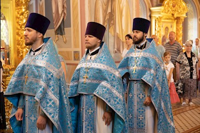 Божественная литургия в Свято-Троицком кафедральном соборе г. Саратова