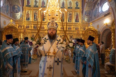 Божественная литургия в Свято-Троицком кафедральном соборе г. Саратова