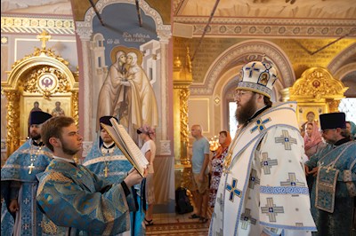Божественная литургия в Свято-Троицком кафедральном соборе г. Саратова