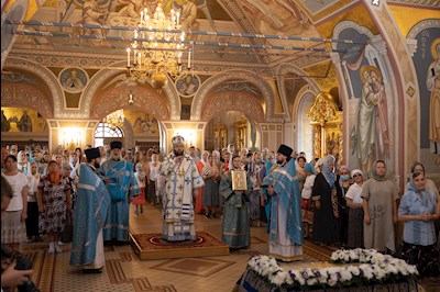 Божественная литургия в Свято-Троицком кафедральном соборе г. Саратова