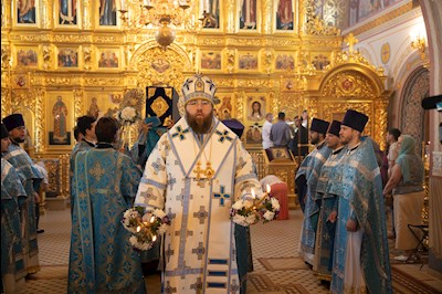 Божественная литургия в Свято-Троицком кафедральном соборе г. Саратова