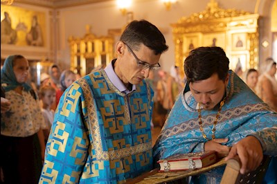 Божественная литургия в Свято-Троицком кафедральном соборе г. Саратова