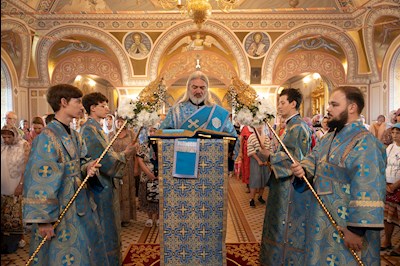 Божественная литургия в Свято-Троицком кафедральном соборе г. Саратова