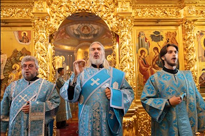 Божественная литургия в Свято-Троицком кафедральном соборе г. Саратова