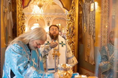 Божественная литургия в Свято-Троицком кафедральном соборе г. Саратова