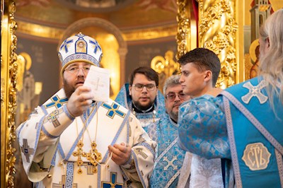 Божественная литургия в Свято-Троицком кафедральном соборе г. Саратова