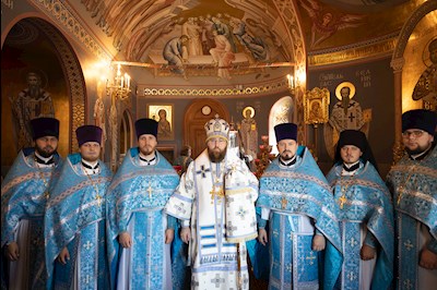 Божественная литургия в Свято-Троицком кафедральном соборе г. Саратова