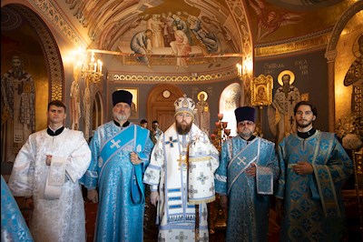 Божественная литургия в Свято-Троицком кафедральном соборе г. Саратова