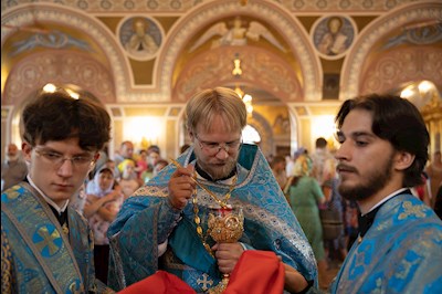 Божественная литургия в Свято-Троицком кафедральном соборе г. Саратова