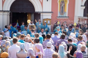 Литургия в Свято-Троицком кафедральном соборе Саратова
