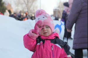 На традиционный зимний праздник в Покровском храме пригласили членов общества слепых и подопечных центра помощи семье и детям