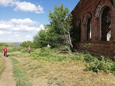Добровольцы из Саратова потрудились в старинном храме