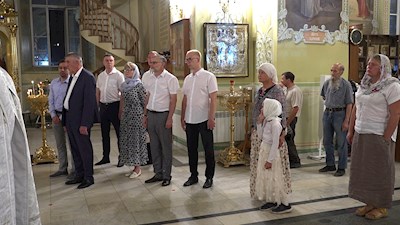 Митрополит Игнатий совершил ночную Божественную литургию в Покровском соборе г. Саратова