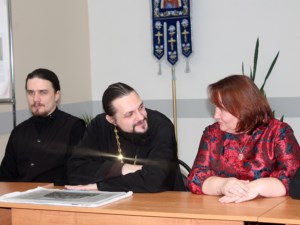 В гимназии прошел круглый стол по итогам проекта «Святые маяки русской истории: подвиг новомучеников»