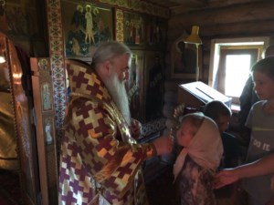 Божественная литургия в храме-часовне в честь иконы Божией Матери «Достойно есть» с. Великово (Костромская область)