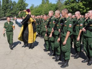 Священник принял участие в церемонии принятия военной присяги