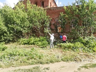 Добровольцы из Саратова потрудились в старинном храме