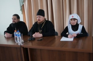 В собрании социальных работников храмов приняли участие активисты молодежного общества епархии